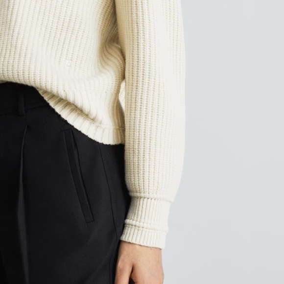 Everlane Women's Cream V-Neck Sweater - Picture 3 of 11